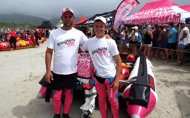 Pa en seun, Dreyer van Niekerk (pilot) en JD (co-pilot) van Caledon